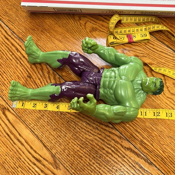 Hasbro Incredible Hulk, action figurine.  Good used condition.  Dated 2013. - Picture 4 of 8